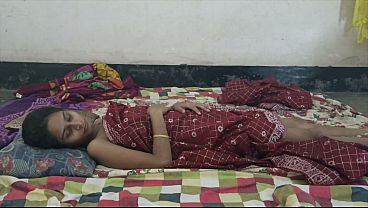 Desi Bhabhi Digebek Tetangga Sampe Meringis, Kontolnya Keras Masuk Dalem