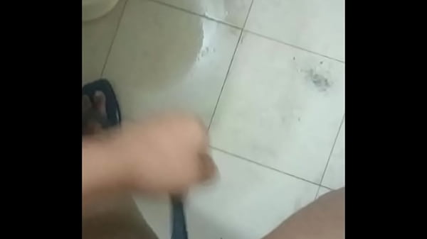 Kamar Mandi, Jari-jari Nakal Menjamah, Dan Cewek Desi Yang Basah Kuyup.