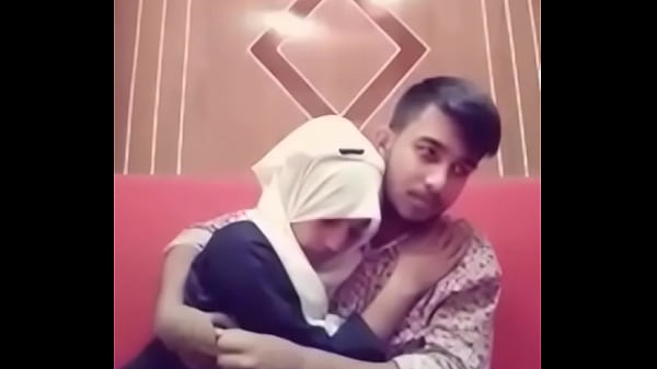Desi Cewek Sama Cowok Lagi Ciuman Panas Di Hotel, Bibir Nempel Basah