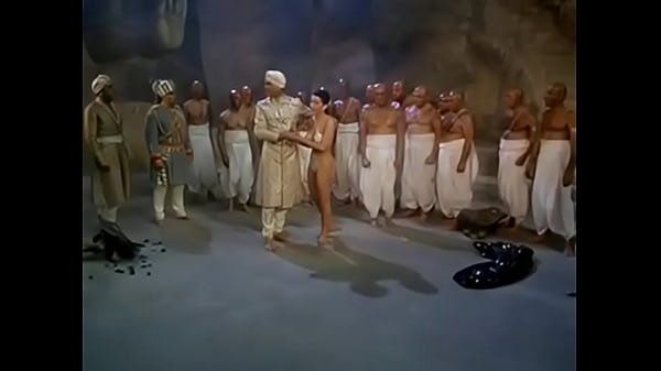 Makam India Yang Bikin Basah, Ngenyangin Banget!