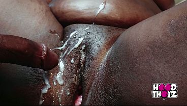 Dua Kontol Besar Ngentotin Pantat Gendut Montok Ibu Tiri Afrika Mereka.