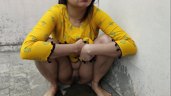 Ngentot Di Luar Sambil Pipis, Saheb Gedein Gaji, Gua Kasih Semua, Video Xxx Hindi Dirty Talk