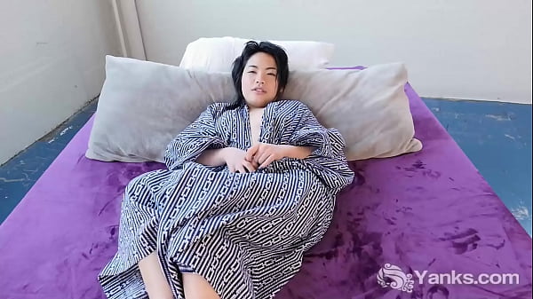 Bokep Cewek Asia Amatir Mainin Memeknya Sampe Muncrat Emas