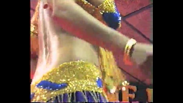 Tukang Striptis India, Goyangannya Bikin Makin Pengen