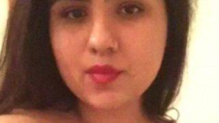 Bocah Ngentot Pembaca Berita Pakistan Sexy Selfie Kencingnya Bocor