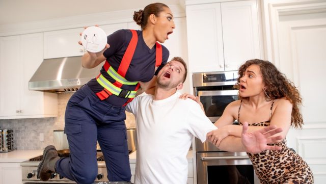 Brazzers – Panas Banget, Ngegas Sampai Basah