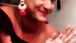 Tontonan Asli India Telanjang Seorang Diri, Bikin Makin Panas!
