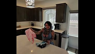 Tiri Cowok Ngasih Hadiah Aneh Ke Tiri Ceweknya / Kumpulan Video Hot