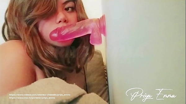 Tontonan Terpanas! Cewek Indian-arab Priya Emma Ngegem Dildo Sampai Basah Kencang