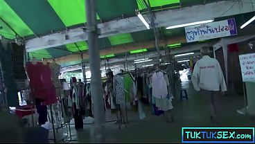 Dua Bule Jambret Cewek Thailand Mungil, Lidahnya Ditindik, Langsung Digaruki Bareng