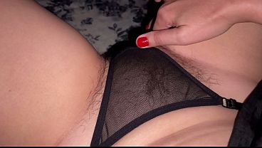 Tonton Emak Nakal Ini Mainin Memek Bulu Lebatnya. Pov Ibu.