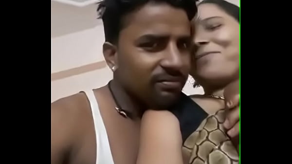 Desi Aunty Montok Ditekanin, Toket Gede Digeprek