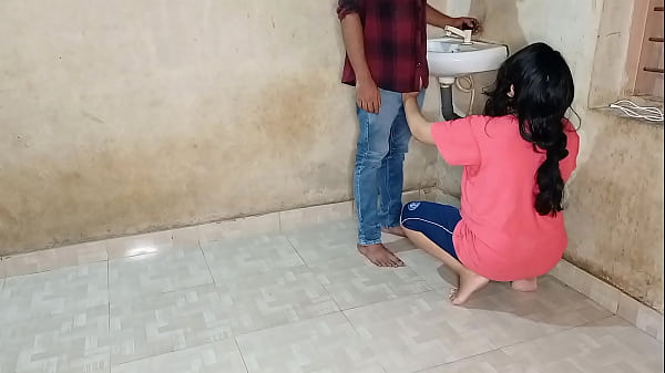 Bhabhi Ne Jawaan Plumber Se Apni Pyasi Choot Ki Pyaas Bujhayi! Xxx Plumber Sex Hindi Awaaz Mein