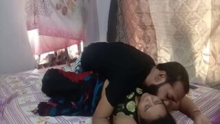 Boudhi Ngeliat Tamunya Nonton Bokep, Langsung Aja Gebukin Kontolnya.