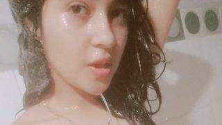 Cewek India Basah Kuyup Di Kamar Mandi, Selfie Bugil Bocor Bikin Ngilu