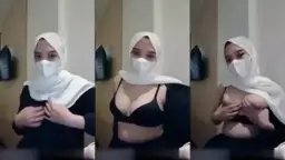 Hijab Camilla Pamer Belahan Dada Bikin Makin Panas.