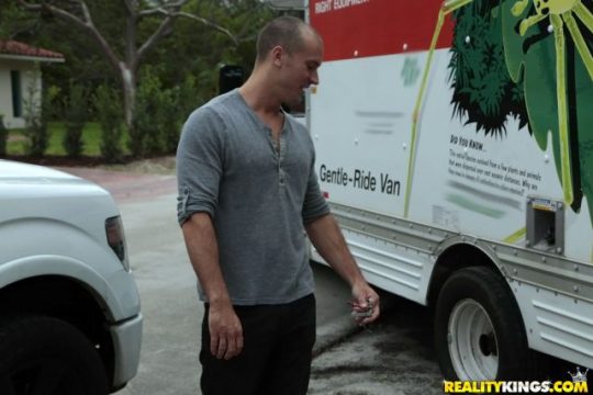 Tonton Veronica Vain Di Reality Kings, Celana Sobek Memperlihatkan Miss V Basah
