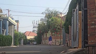 Sialan, Ada Ibu Arab Masturbasi Memeknya Di Luar Rumah Dekat Jalan Raya
