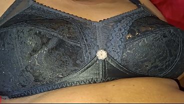 Ibu-ibu Asia Seksi Ini Nggak Bisa Nolak Siapa Pun, Kamu Suka Lihat Dia Menggoda?