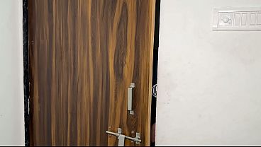 Kakak Tiri Yang Ganteng, Jadikan Aku Pelarian Dari Kesepian Pacar