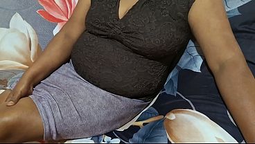 Ibu Tiri Asia Yang Horny Lagi Liburan, Siap Digaruk Di Kamar Hotel.