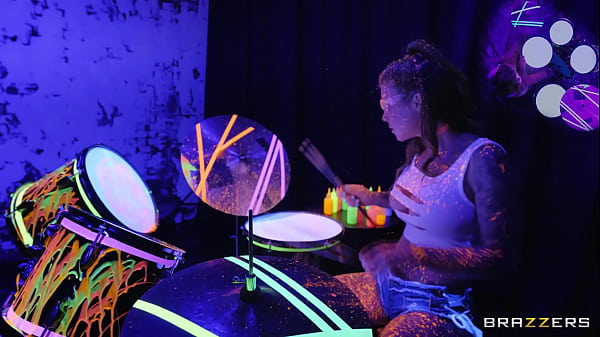 Tonton Trailer Penuh Bang The Drummer Dari Brazzers, Siap Bikin Kamu Ngeloyor Gak Karuan