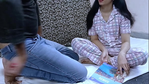 Mosi Ki Ladki Ko Nanga Karke Choda, Ghar Mein Sabke Saamne Masti